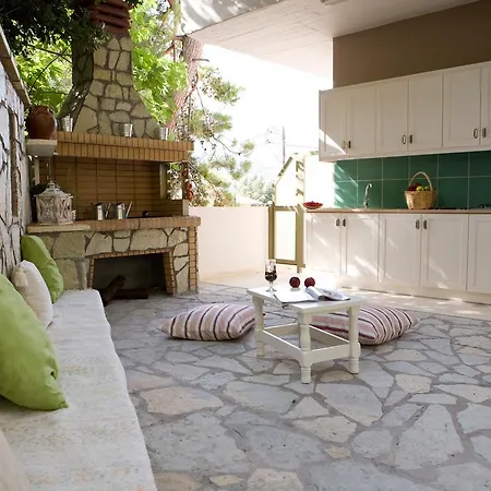 ゲストハウス Isalos 3*