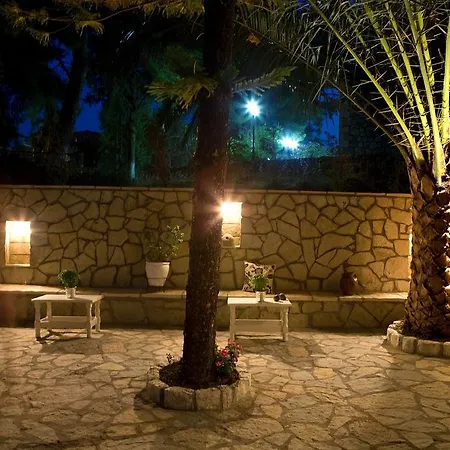 ゲストハウス Isalos 3*